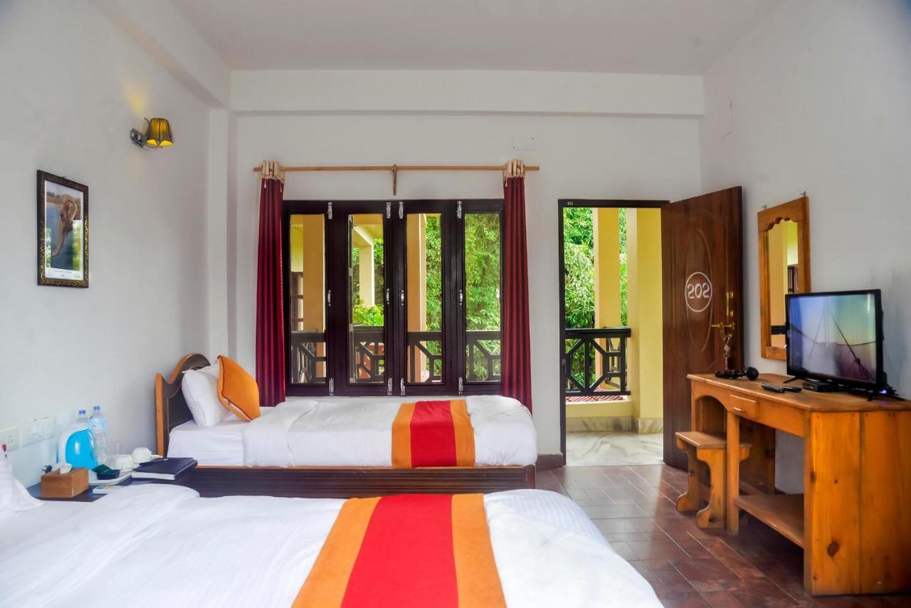 Hotel Chitwan Park Village Саураха Экстерьер фото