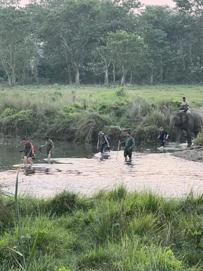 Chitwan Park Village Саураха Экстерьер фото