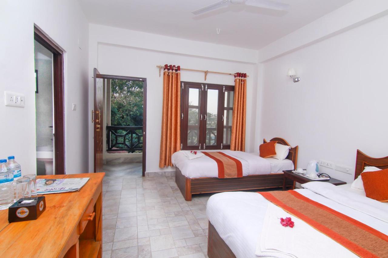 Hotel Chitwan Park Village Саураха Экстерьер фото