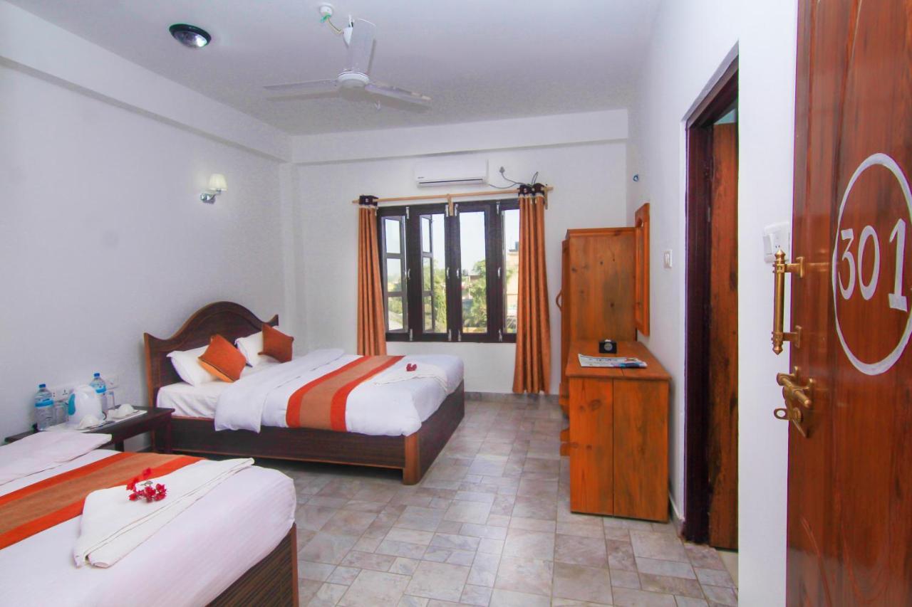 Hotel Chitwan Park Village Саураха Экстерьер фото