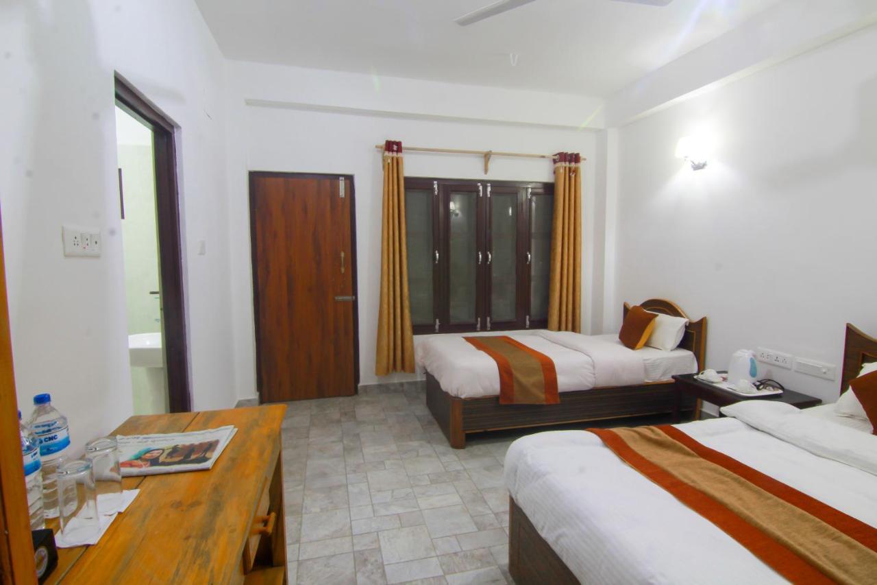 Hotel Chitwan Park Village Саураха Экстерьер фото