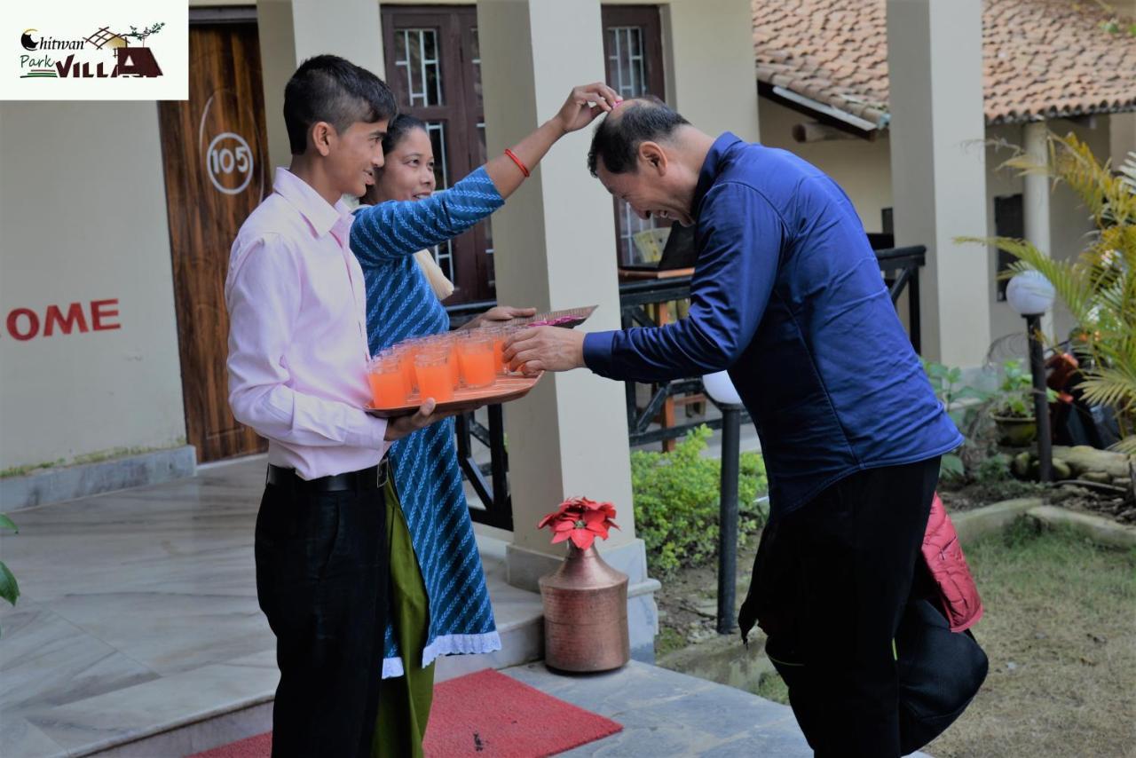Hotel Chitwan Park Village Саураха Экстерьер фото